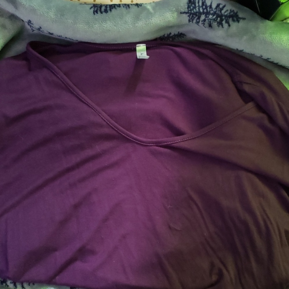 Soft shirt with ties on the sleeves